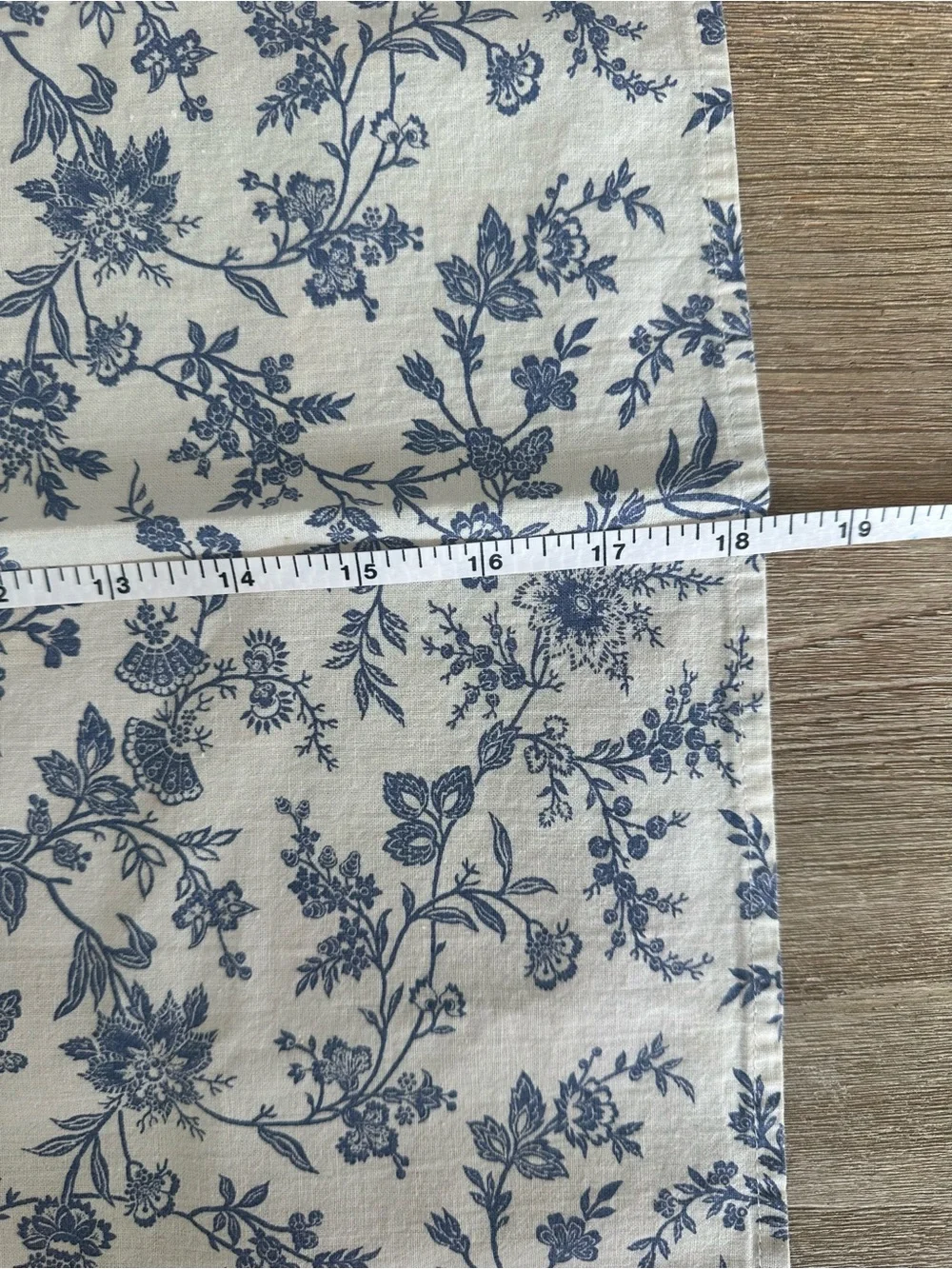 Williams Sonoma Set Of Three White‎ & blue Floral Napkins 100% Cotton 18”
